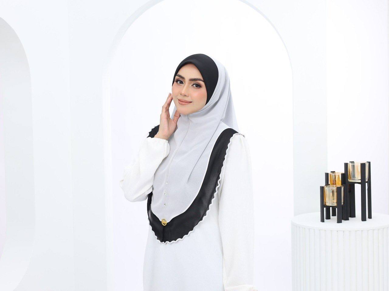 WHITE CELINA SCARF