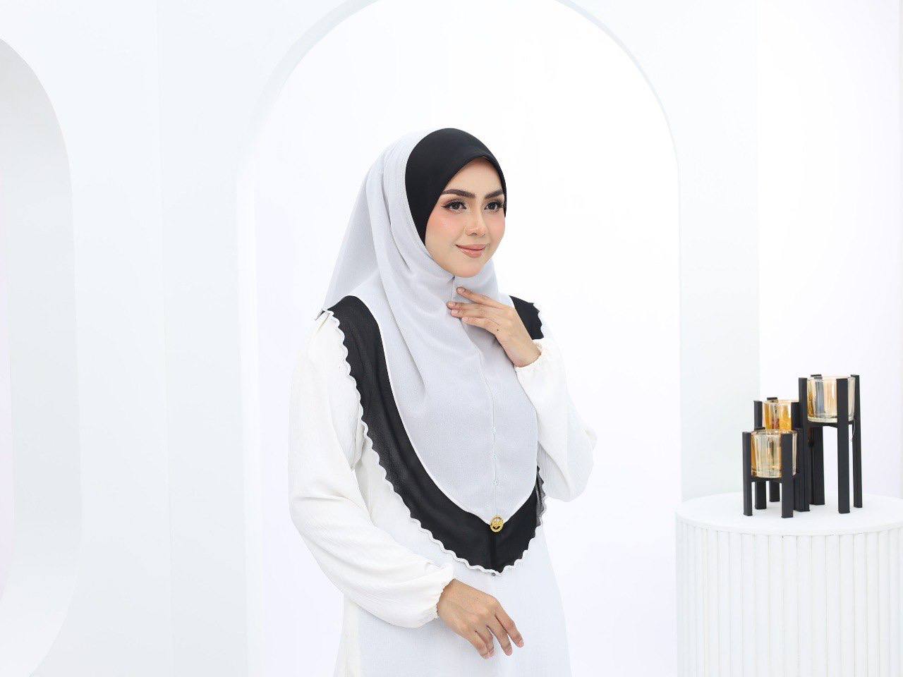 WHITE CELINA SCARF