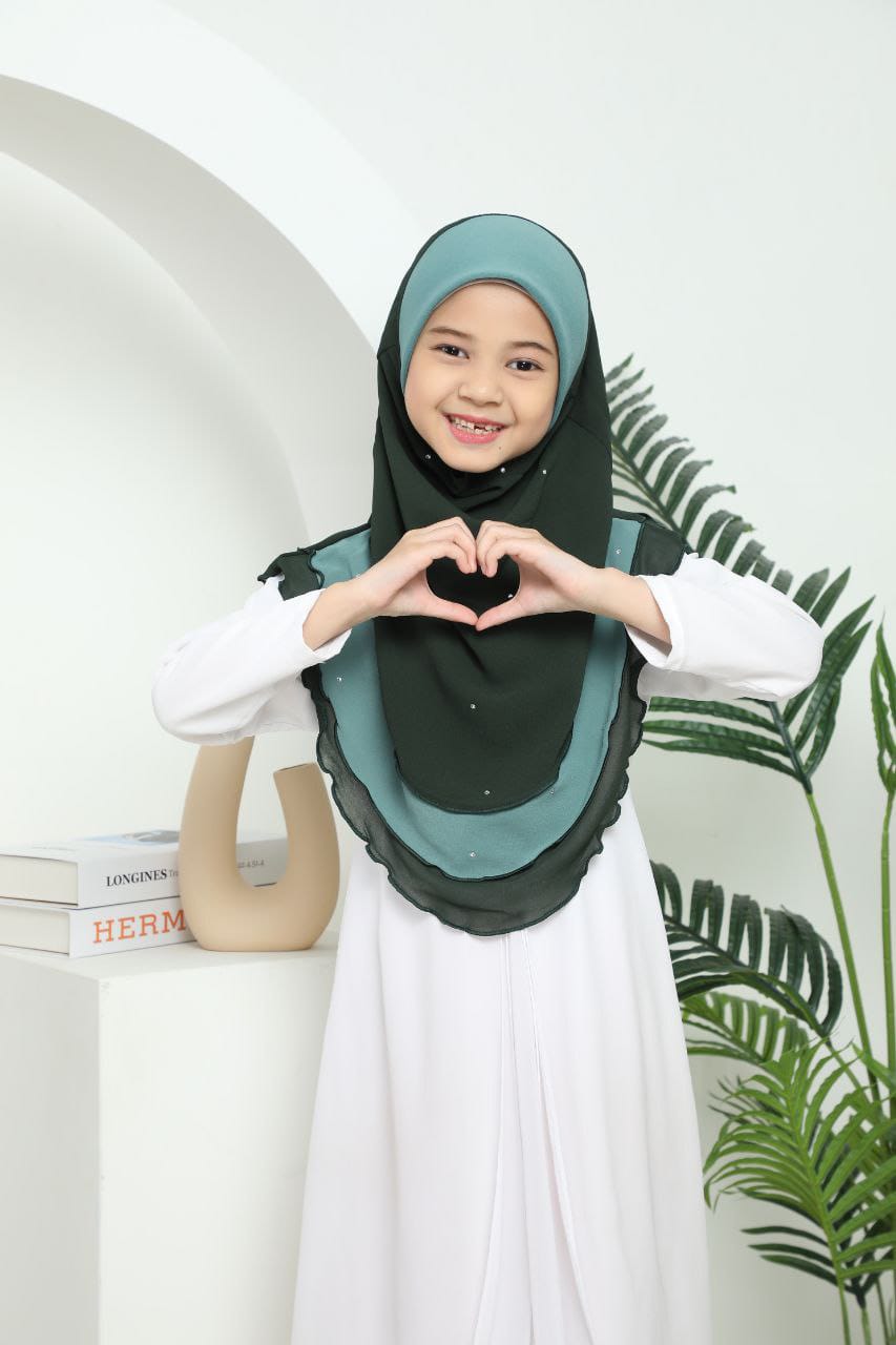 GREEN MAHNOOR KIDS SCARF