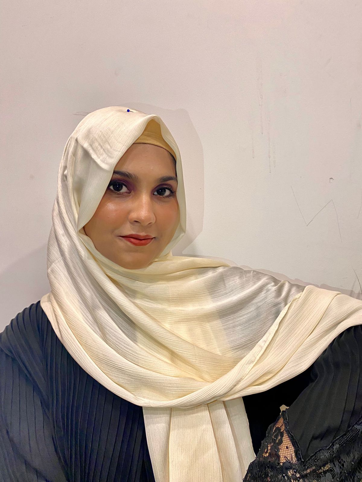 CREAM PREMIUM CREPE SATIN HIJAB