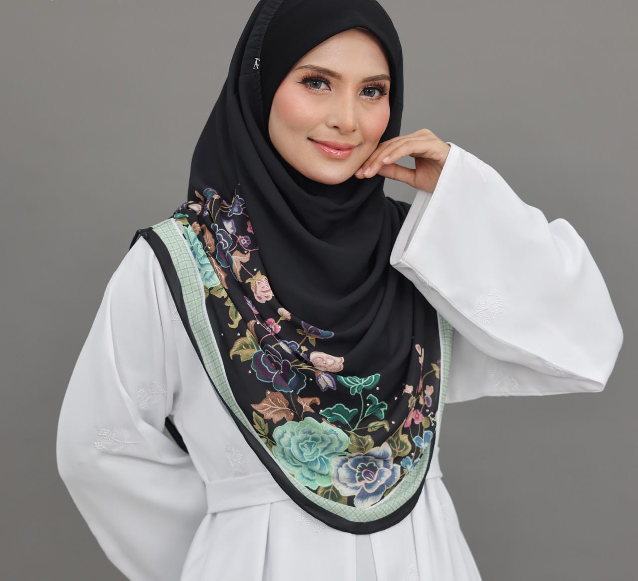 BLACK RANIA SCARF