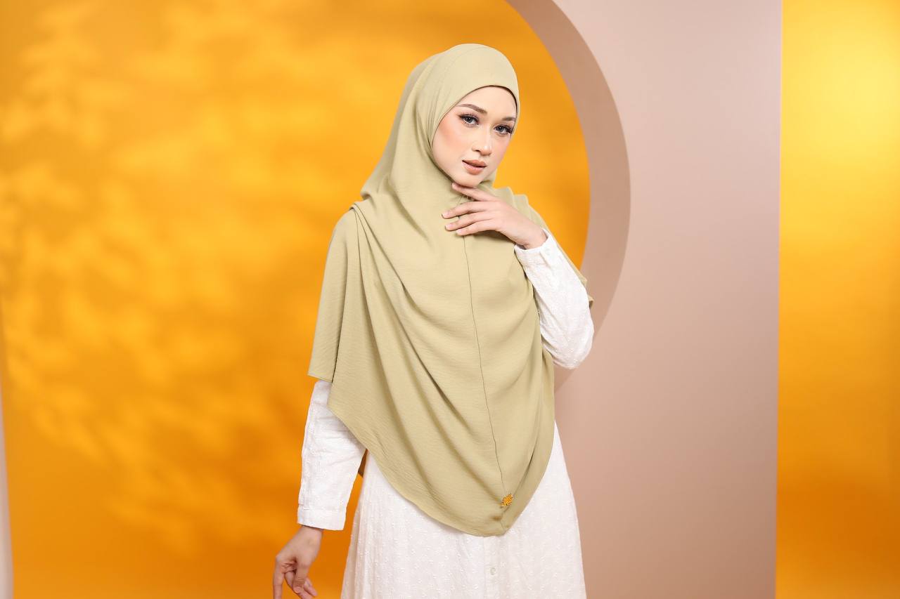 GOLDEN HAFSA SCARF