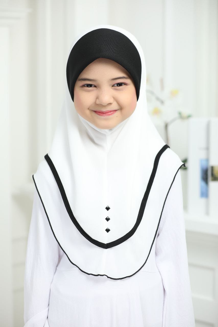 WHITE ZEINA SCARF