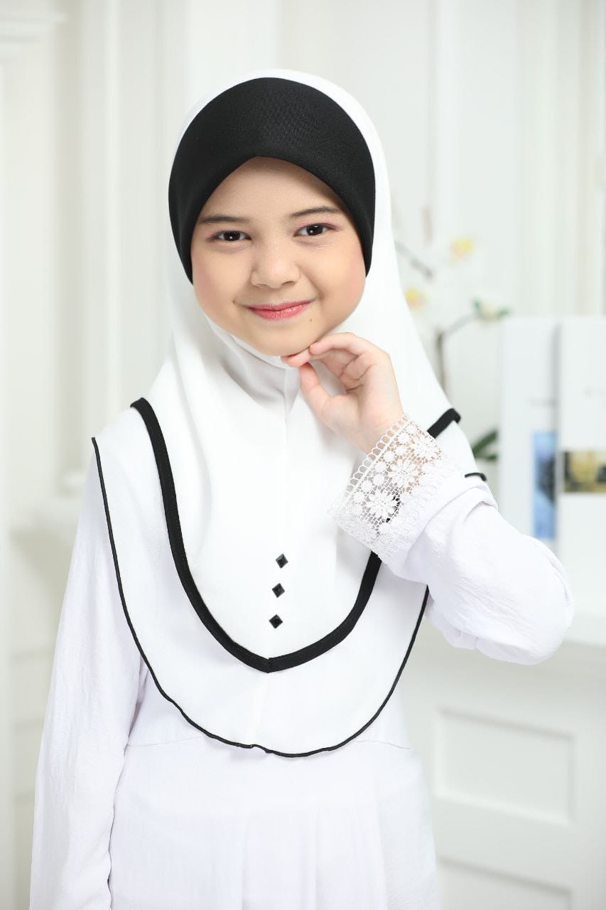 WHITE ZEINA SCARF