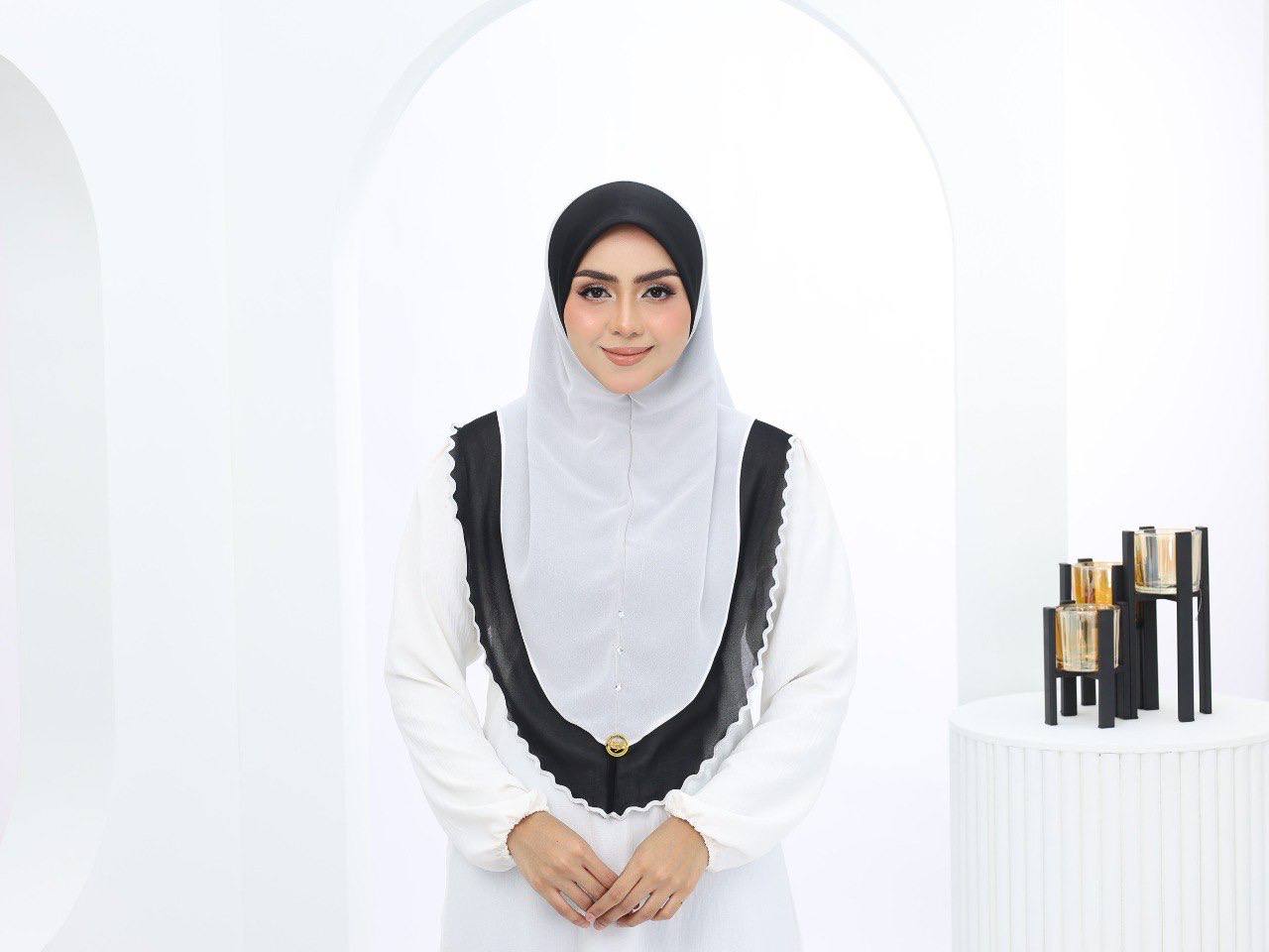 WHITE CELINA SCARF