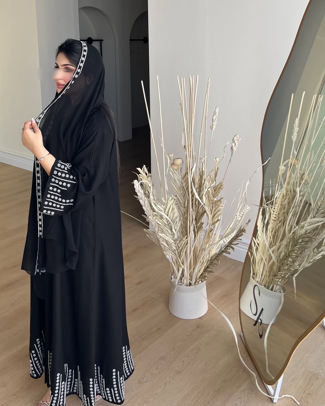 ZAHRA HANDWORK ABAYA