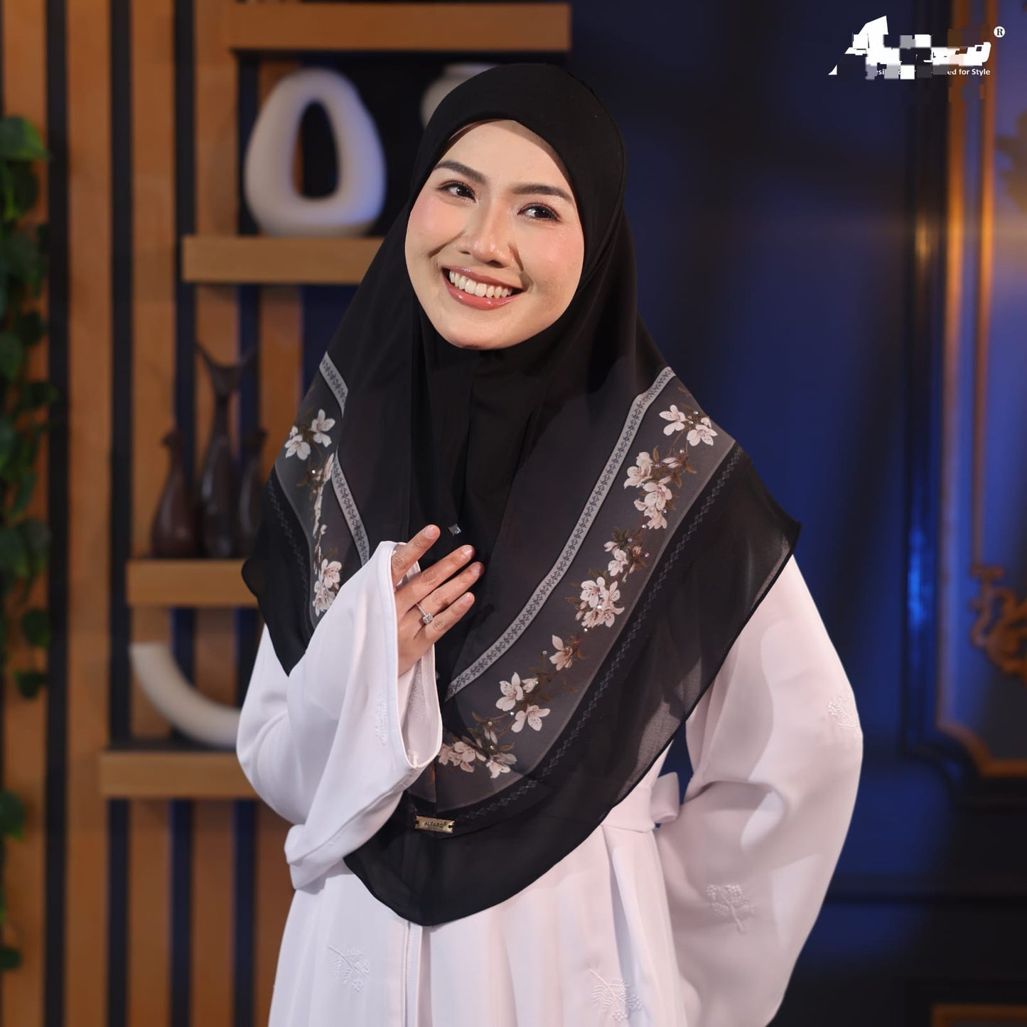 BLACK NORA ADULT SCARF