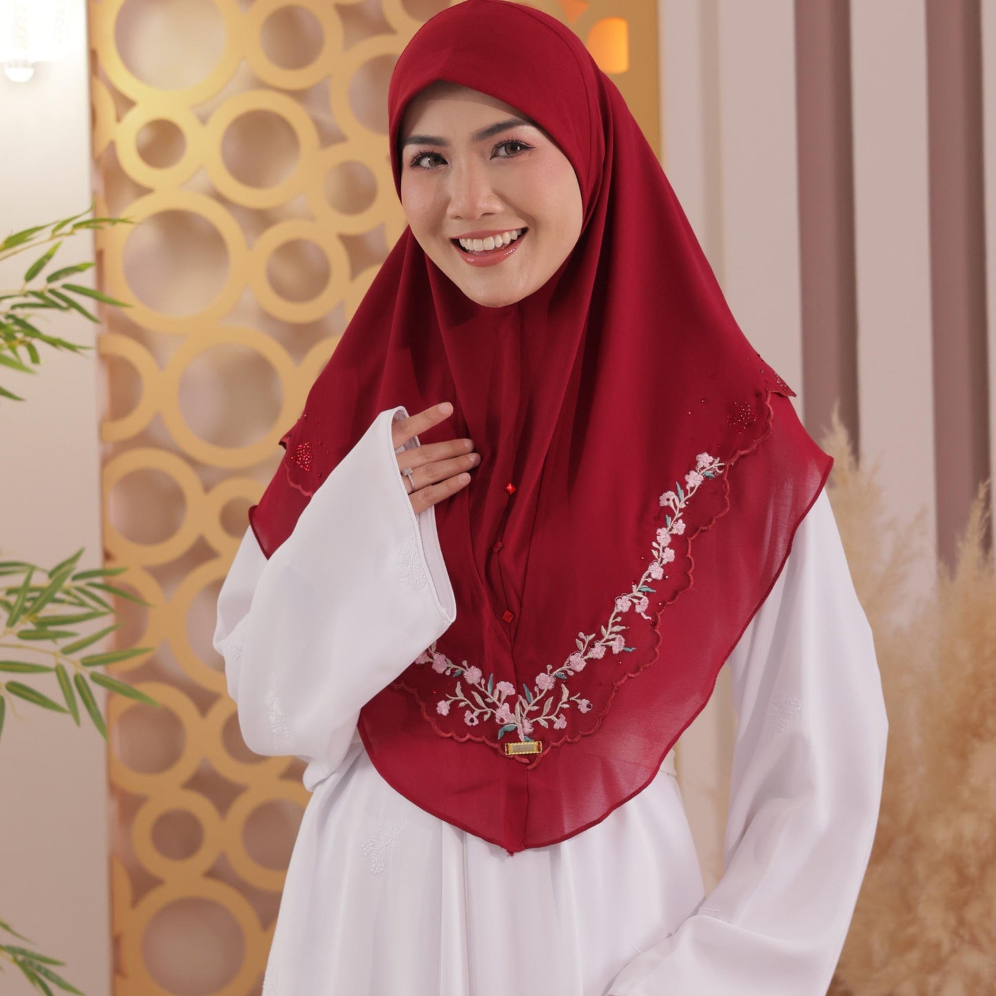 RED NUHA EMBRIODERY SCARF