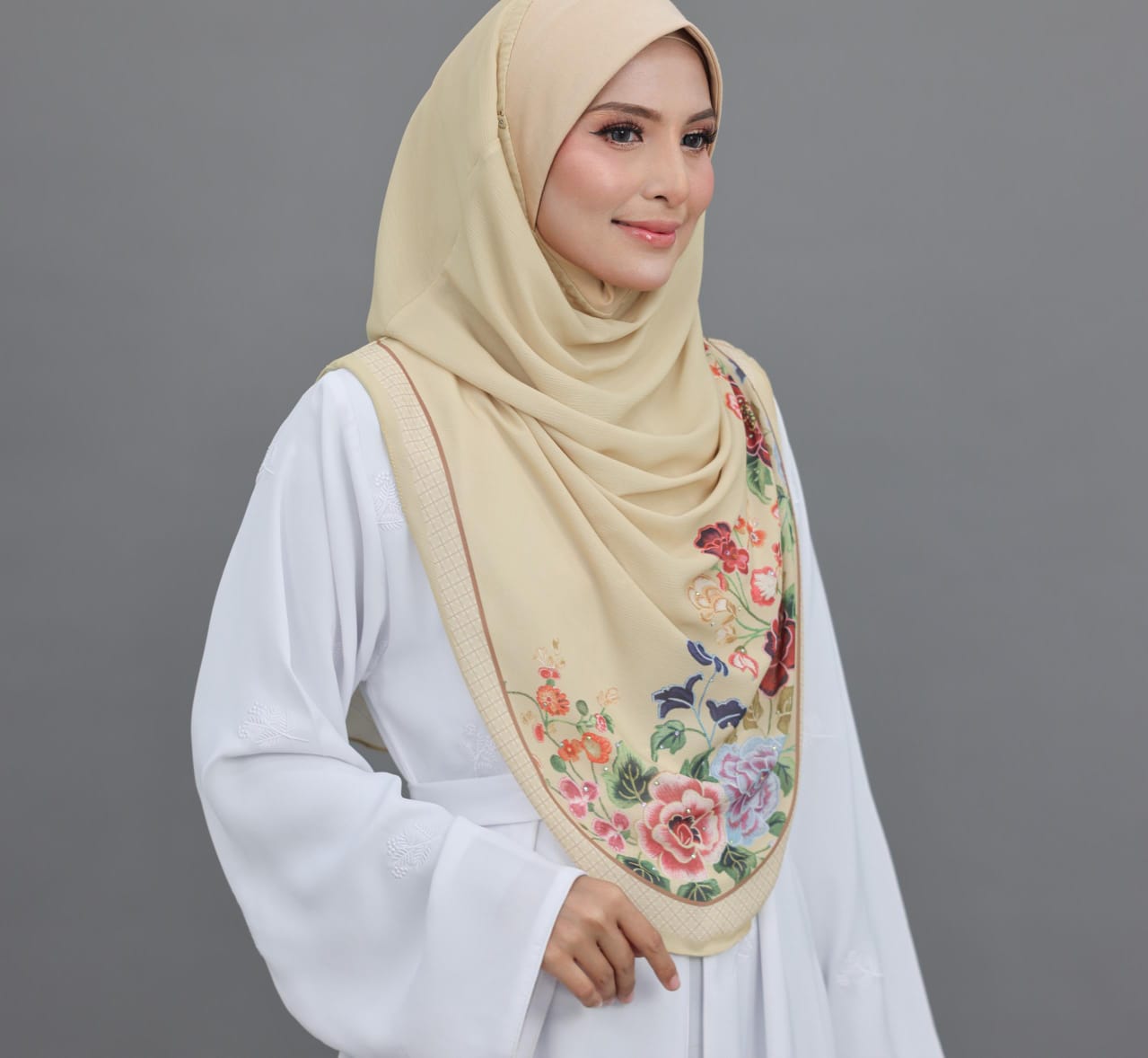 CREAM RANIA SCARF